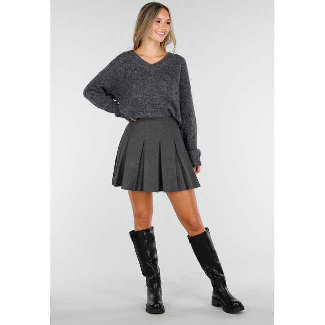 Dunkelgrauer weicher Pullover mit V-Ausschnitt und Oversize-Passform