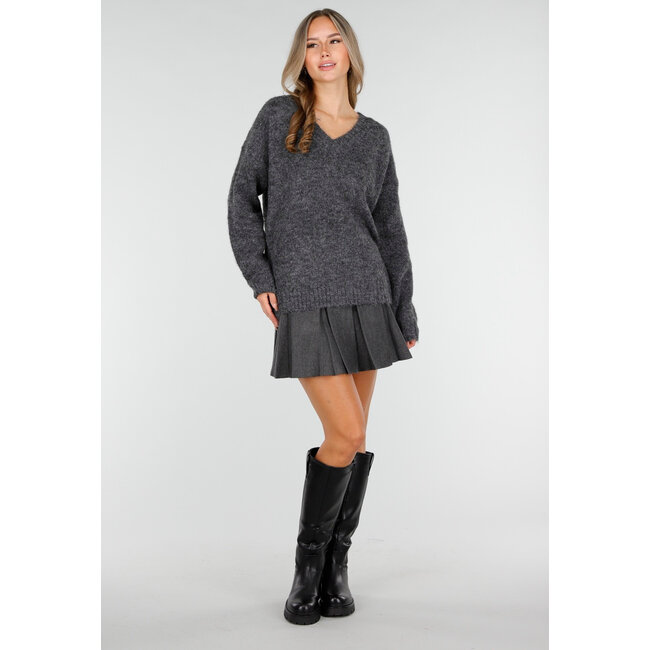 Dunkelgrauer weicher Pullover mit V-Ausschnitt und Oversize-Passform