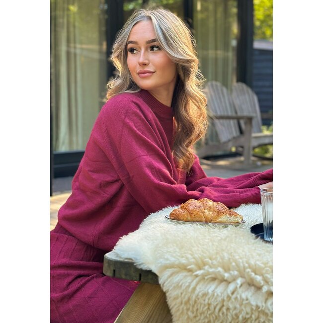 Bordeauxrotes 2-teiliges Strick-Set mit Pullover und Rock