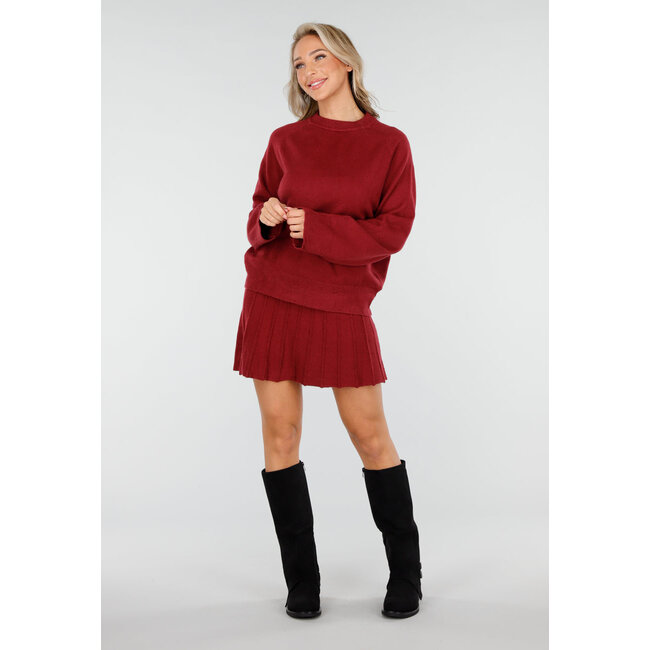 Bordeauxrotes 2-teiliges Strick-Set mit Pullover und Rock