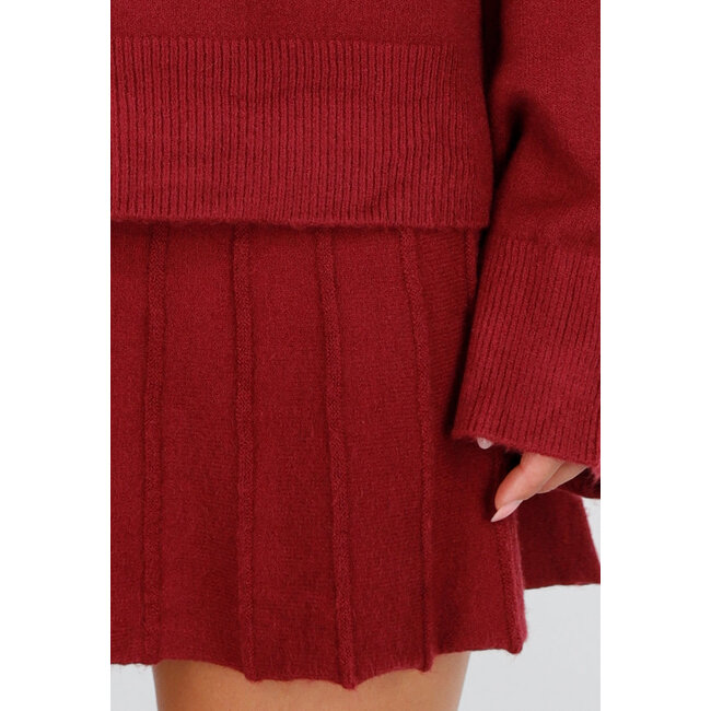 Bordeauxrotes 2-teiliges Strick-Set mit Pullover und Rock