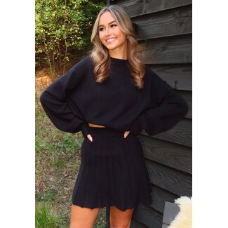 Schwarzes Strick-Set mit Rock