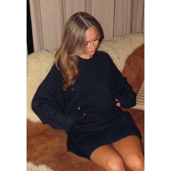 Dunkelblaues 2-teiliges Strick-Set mit Pullover und Rock