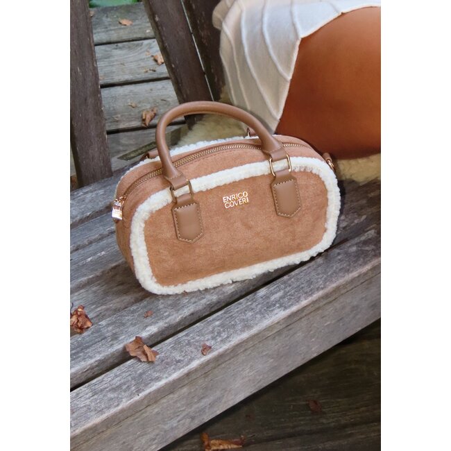 Beigefarbene Wildlederhandtasche mit Fellbesatz und langem Schulterriemen