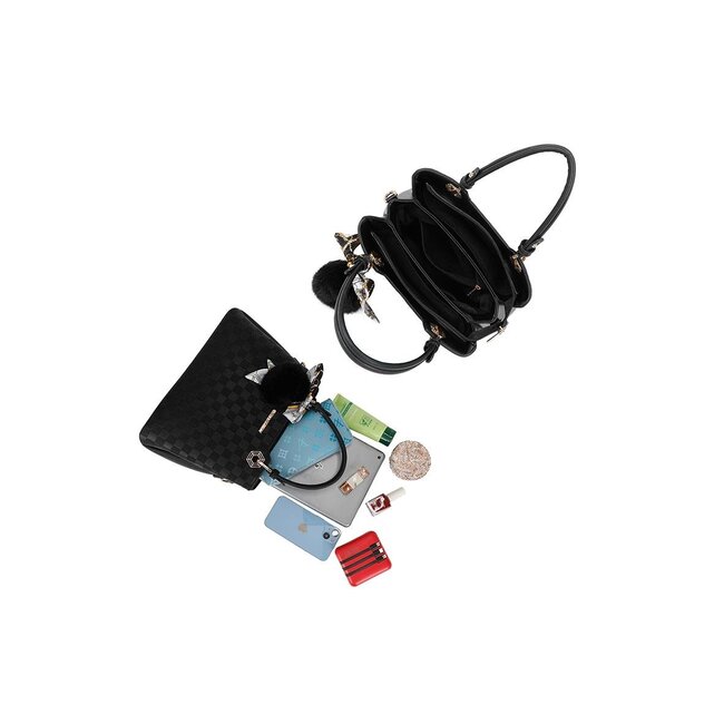 Schwarze Handtasche mit kariertem Relief, Schal und Pompon