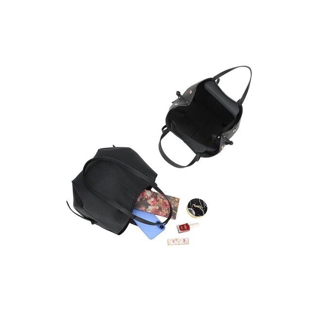 Schwarze Handtasche aus Kunstleder mit zusätzlicher Kosmetiktasche