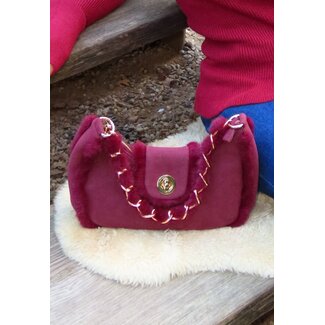 Bordeaux Schultertasche mit Fell und Kette