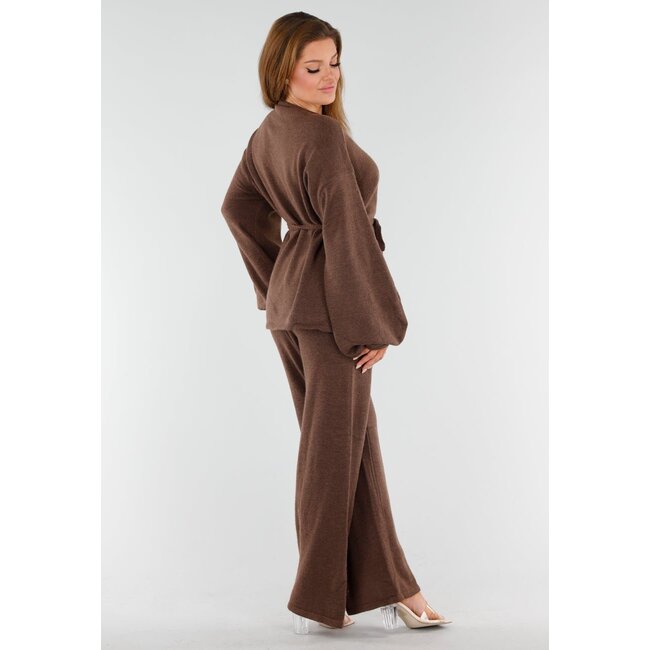 Braunes Strickset mit Reversoberteil und weiter Hose