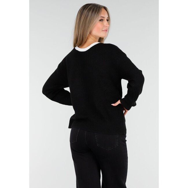 Schwarze Strickjacke mit weißer Schleifenverschluss und langen Ärmeln
