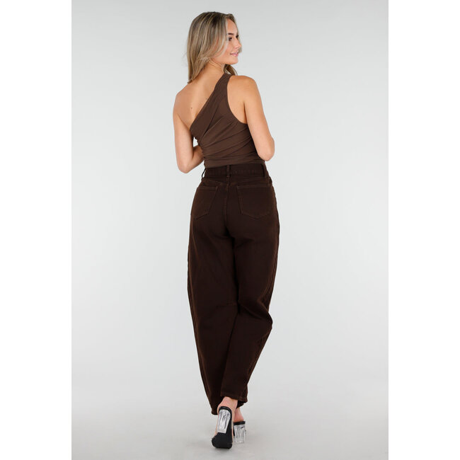 Dunkelbraune, hoch taillierte, locker sitzende, konisch zulaufende Hose mit Seitentaschen