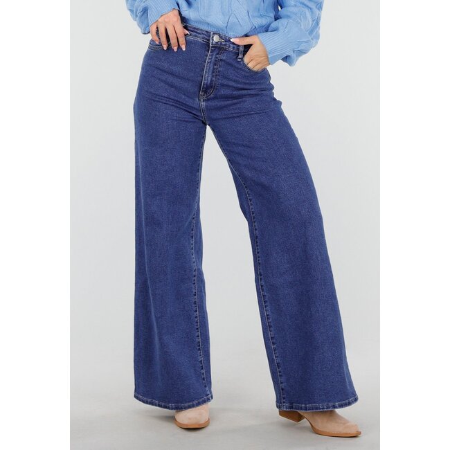 Blaue Jeans mit hoher Taille und weitem, geradem Bein