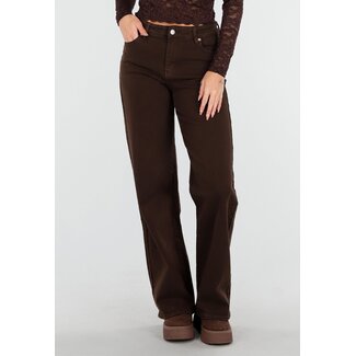 Braune gerade Jeanshose mit hoher Taille