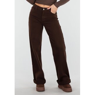 Braune Hose mit weitem Bein