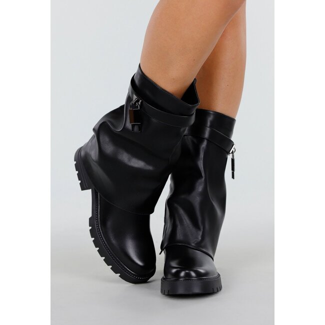 Schwarze halbhohe Stiefel