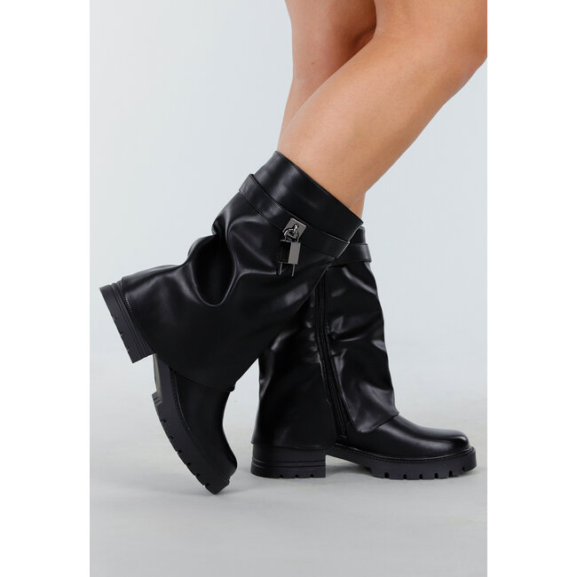 Kurze schwarze Stiefel mit Schaft und Schnallendetail