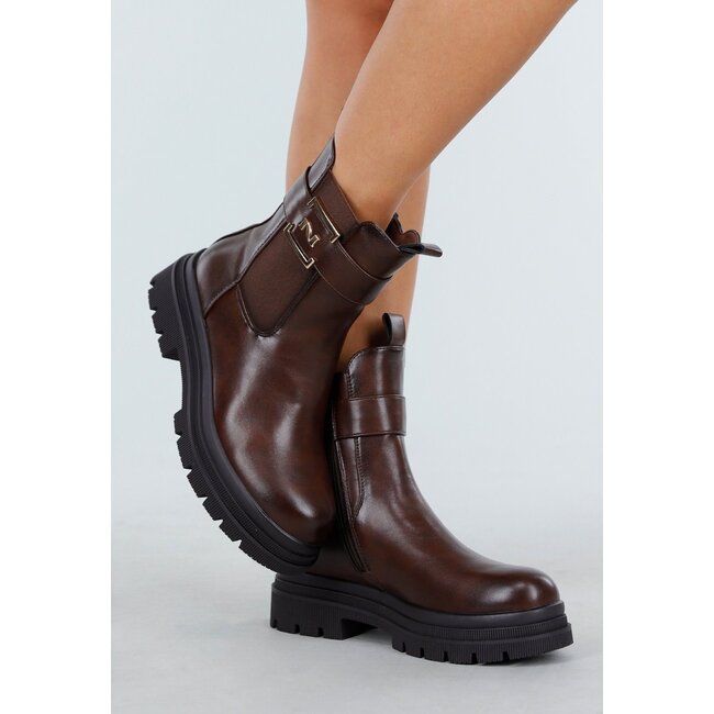 Braune Stiefeletten mit Schnalle