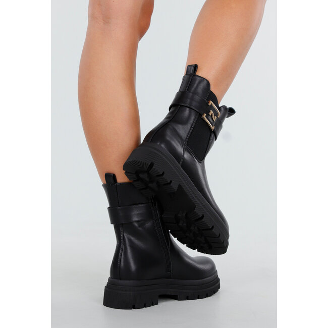 Schwarze Stiefeletten mit klobiger Sohle, Reißverschluss und goldfarbener Schnalle