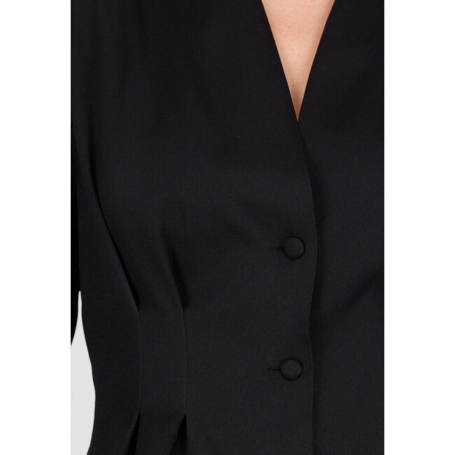 Schwarzer taillierter Blazer ohne Kragen