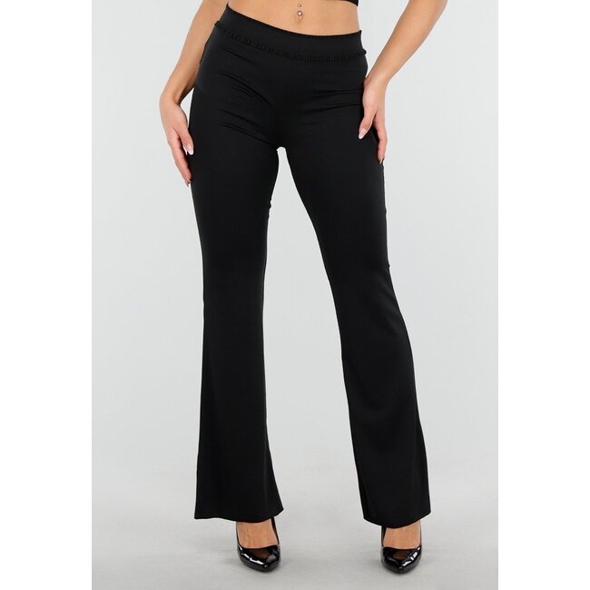 Schwarze Stretch-Hose mit ausgestelltem Bein