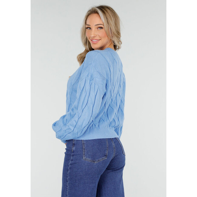 Blauer, kabelgestrickter Pullover mit Rundhalsausschnitt und langen Ärmeln