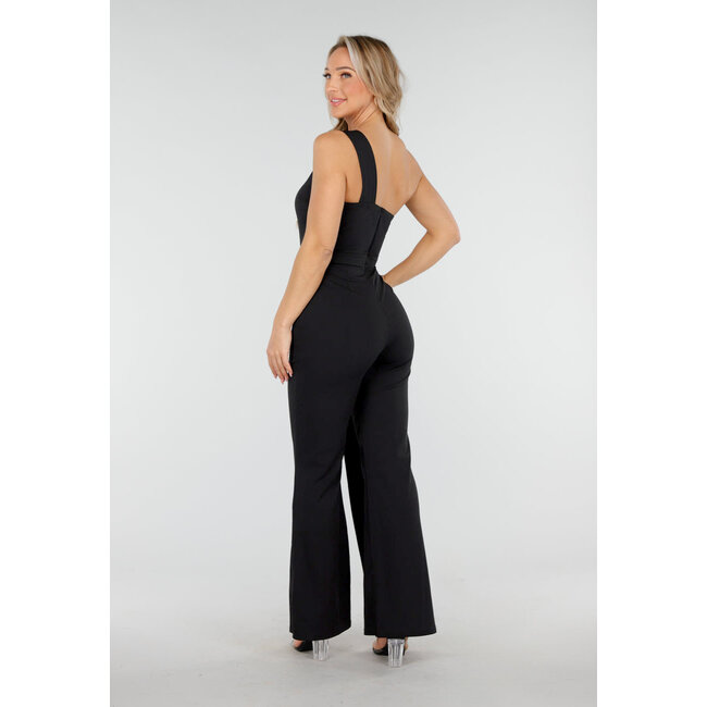 Schwarzer One-Shoulder-Jumpsuit mit goldenem Gürtel und geradem Bein