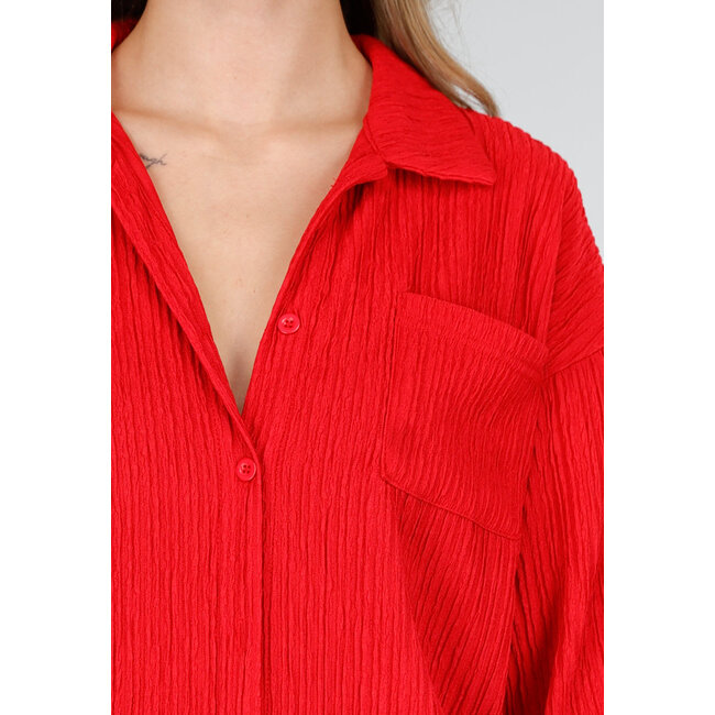 Rotes Plissé-Zweiteiler-Set mit locker fallender Bluse und gerader Hose