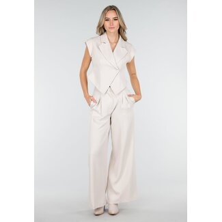 Beiges zweiteiliges Set