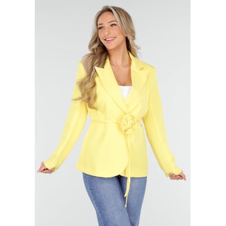 Gelber Blazer mit Blumen-Gürtel