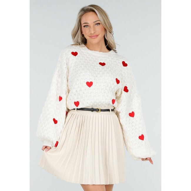 Beige Strickpullover mit roten Herzen und Ballonärmeln