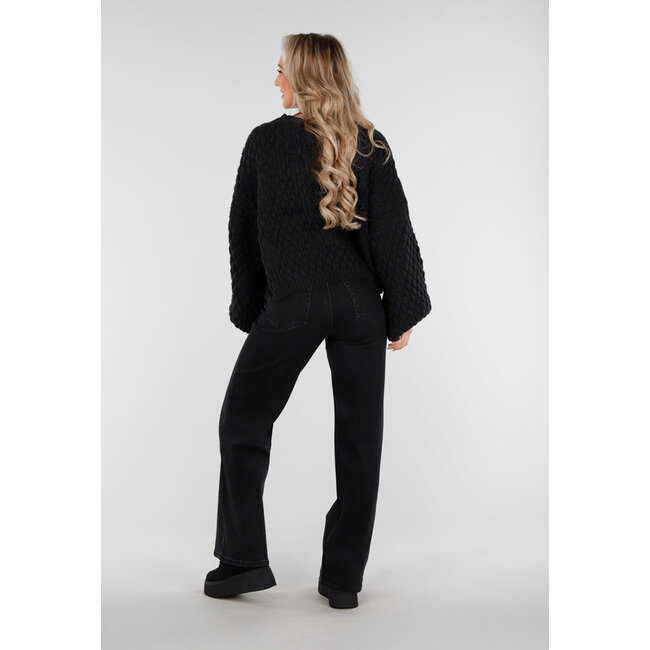 Schwarzer Strickpullover mit Herzen und weiten Ärmeln