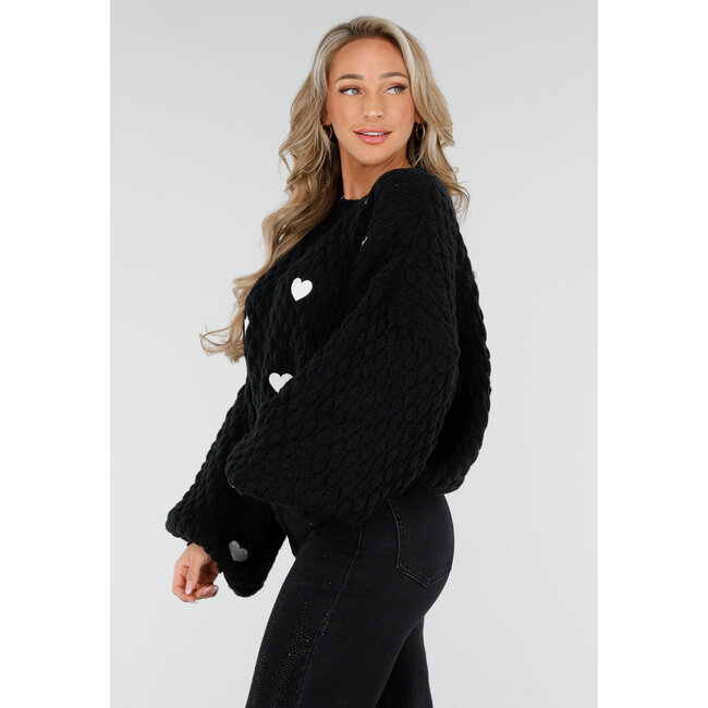 Schwarzer Strickpullover mit Herzen und weiten Ärmeln