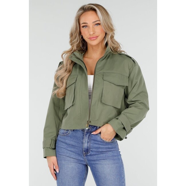 Grüne, verkürzte Utility-Jacke
