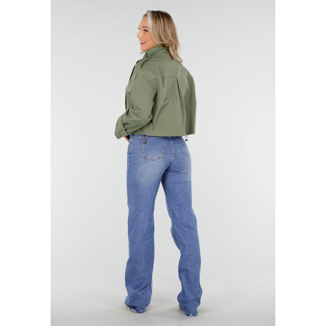 Grüne, verkürzte Utility-Jacke mit großen Taschen