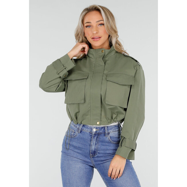 Grüne, verkürzte Utility-Jacke mit großen Taschen