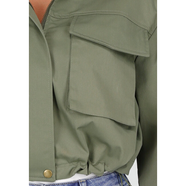 Grüne, verkürzte Utility-Jacke mit großen Taschen