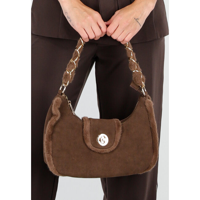 Braune Wildleder-Umhängetasche mit Fellbesatz und goldenem Kettenhenkel