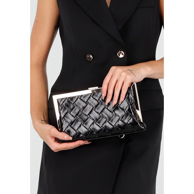 Schwarze geflochtene Clutch aus Kunstleder mit goldenem Rand und abnehmbarer Schulterkette