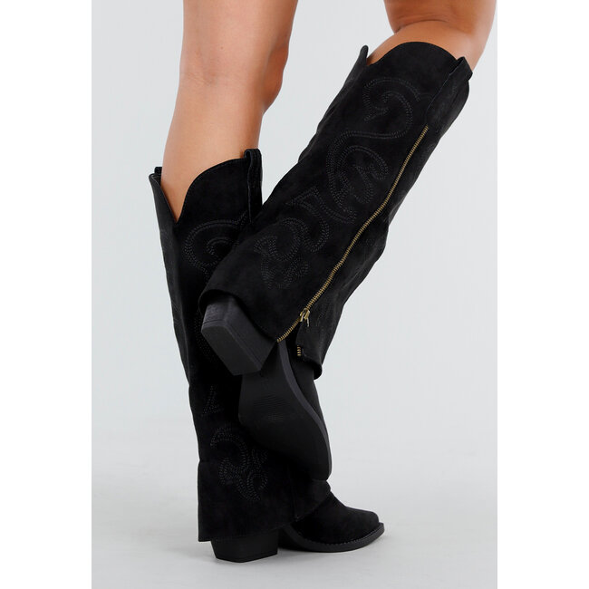 Schwarze Wildleder-Cowboystiefel mit Absatz und Stickdetails