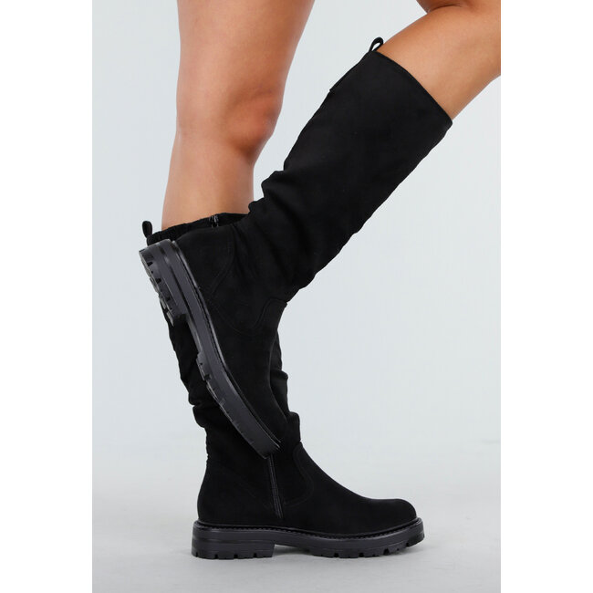 Schwarze Wildleder-Stiefel mit dicker Sohle und Reißverschluss