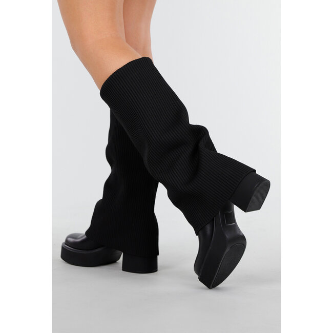 Schwarze Plateau-Stiefel mit geripptem Schaft und Blockabsatz