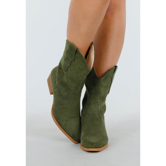 Grüne Cowboystiefel mit niedrigem Absatz und Wildlederoptik