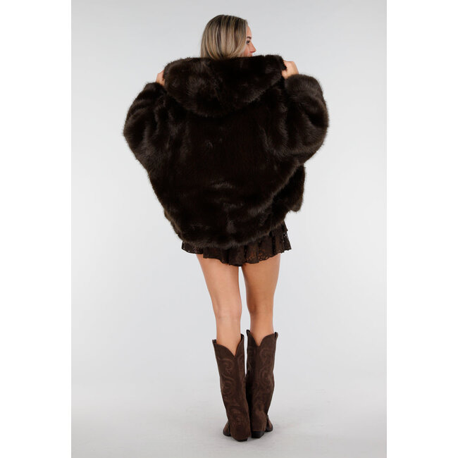 Dunkelbrauner Kunstfellmantel mit Kapuze und Oversize-Passform