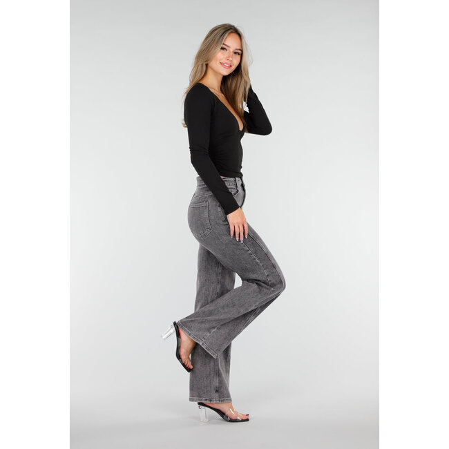 Schwarzes Stretch-Oberteil mit tiefem Ausschnitt und figurbetonter Passform