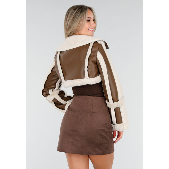 Kurze braune Lederoptik-Jacke mit Kunstfell
