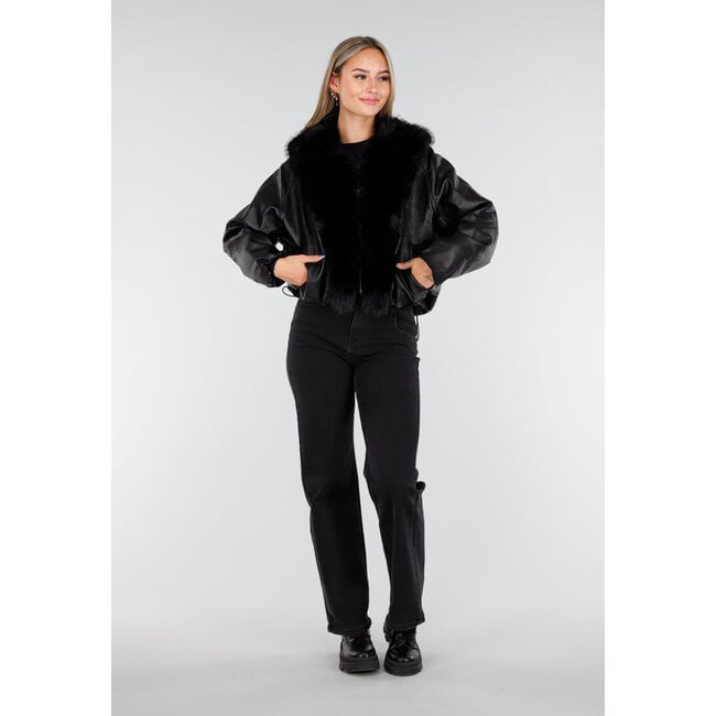 Schwarze Lederoptik-Jacke mit Kunstpelzkragen