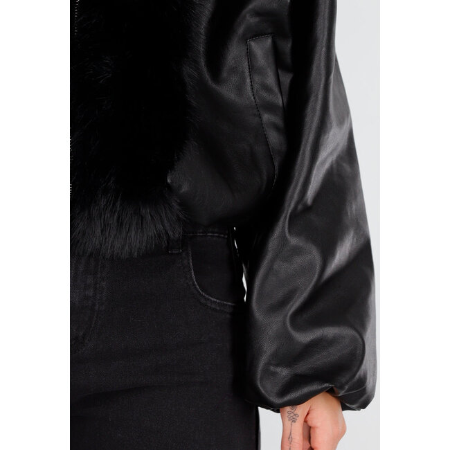 Schwarze Lederoptik-Jacke mit Kunstpelzkragen