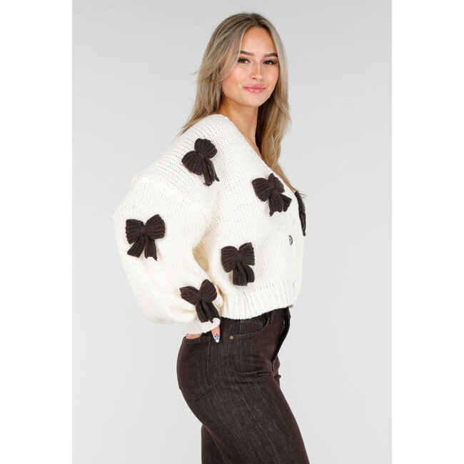 Strickjacke in Creme mit dunkelbraunen Schleifen