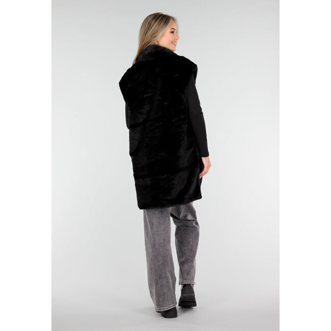 Schwarzer Bodywarmer aus Kunstfell mit Gürtel und Kragen