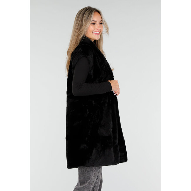 Schwarzer Bodywarmer aus Kunstfell mit Gürtel und Kragen