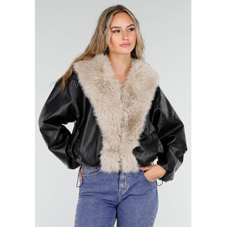 Jacke Schwarz mit beigem Pelzkragen
